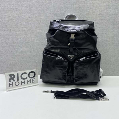 프RA다 트라이앵글 로고 포켓 소가죽 백팩