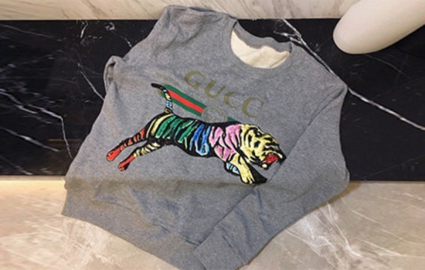 9찌 타이거 패치 맨투맨 (PREMIUM)