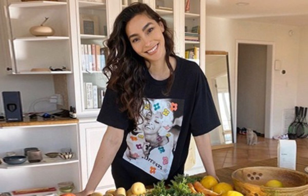 슈프림 나오미 반팔티셔츠 (PREMIUM)