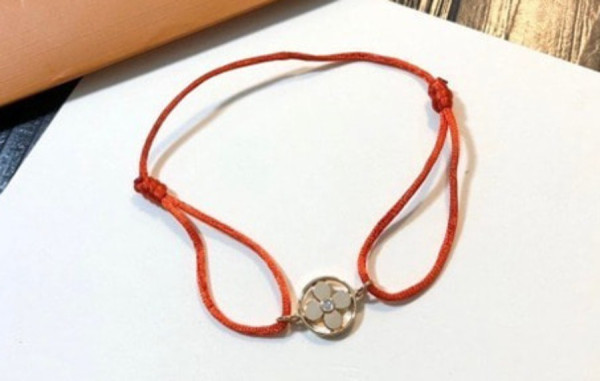 루이B통 끈팔찌