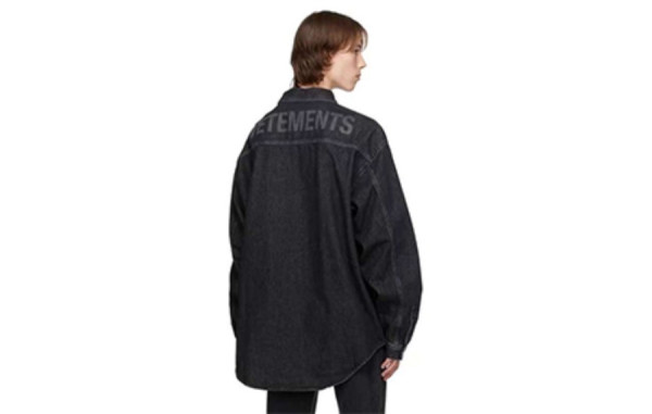 남녀공용 V.T.M 블랙 백로고 흑청 데님 오버핏 셔츠