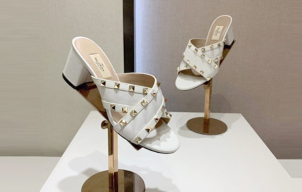 발렌T노 19SS 스터드 뮬 (굽 6cm)