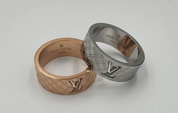 루이B통 LV로고 모노그램 티타늄 스틸 반지 (HIGH QUALITY)