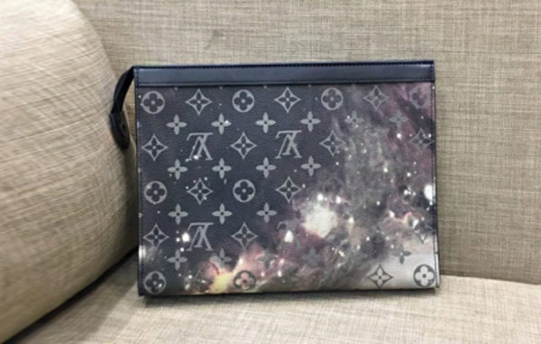 19SS 루이B통 갤럭시 한정판 포쉐트 보야주 클러치
