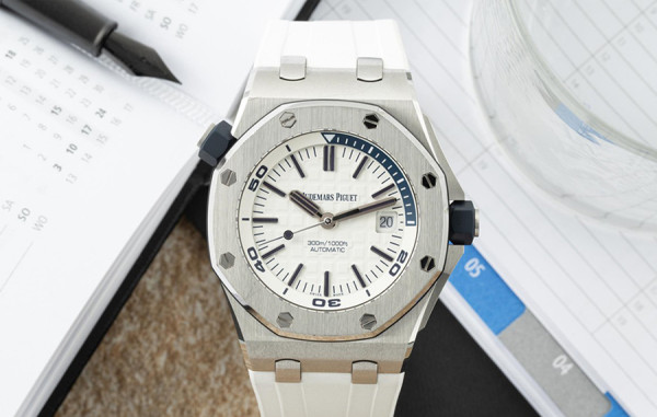 오데*피게 로얄오크 15710 오프쇼어 다이버 흰판 러버밴드 42mm 1:1 최상급 (싱크 98.9%)