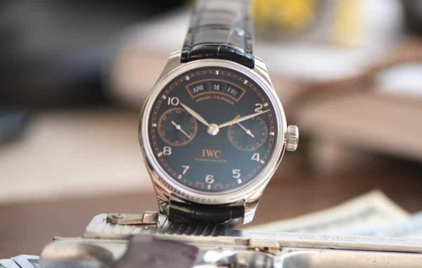 IW* 포르투기저 애뉴얼 캘린더 검판(피사 에디션) 레더스트랩 44mm 1:1 최상급 (싱크 98.6%)