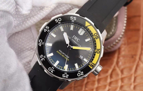 IW* 아쿠아타이머 오토매틱 2000 블랙&옐로우 러버밴드 44mm 1:1 최상급 (싱크 98.6%)